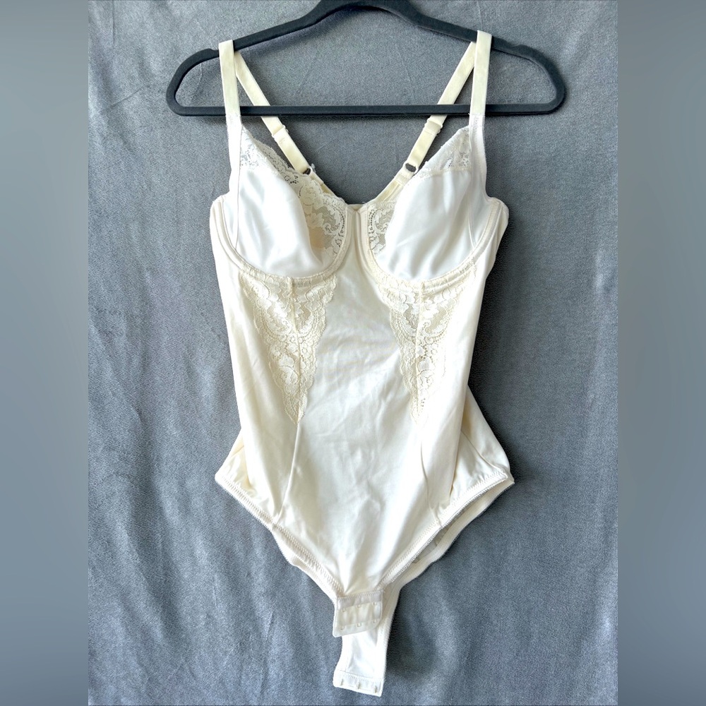 maidenform Bodysuit Control Shapewear Ivory size 36C 1456 Wired  Adjustable New